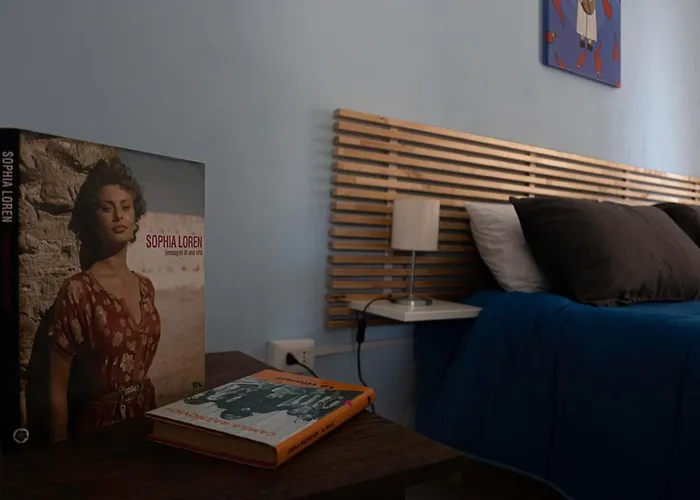 Via Mancini 12 בית הארחה