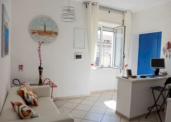 Via Mancini 12 בית הארחה 3*