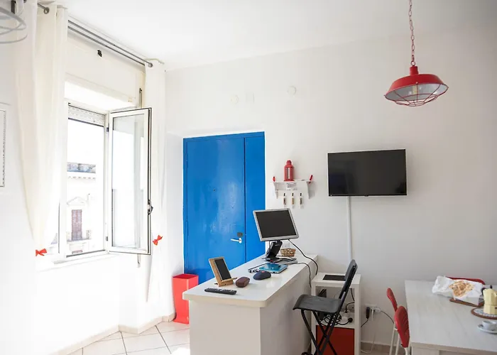 Via Mancini 12 בית הארחה